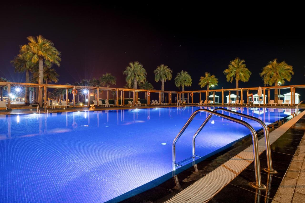 Sealine Beach, A Murwab Resort Mesaieed Exterior photo A swimming pool at night