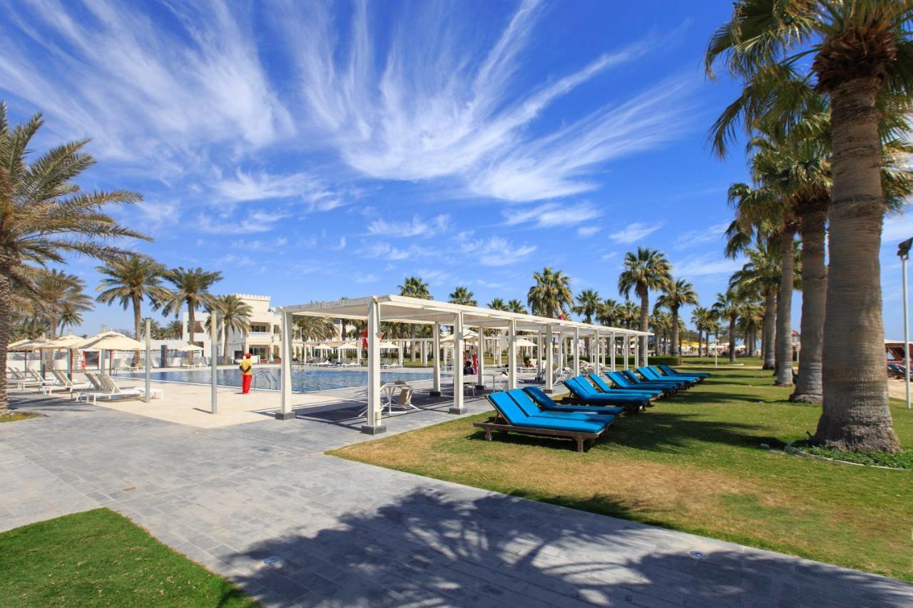 Sealine Beach, A Murwab Resort Mesaieed Exterior photo The swimming pool at the resort